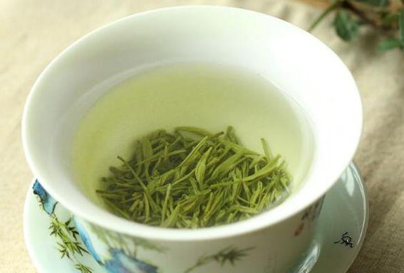 炒毛尖茶的工艺十分复杂